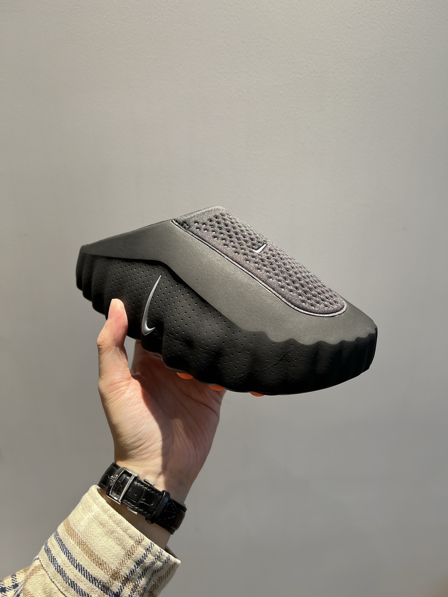 Nike Closed-Toe Slides Grey / White detail view 7