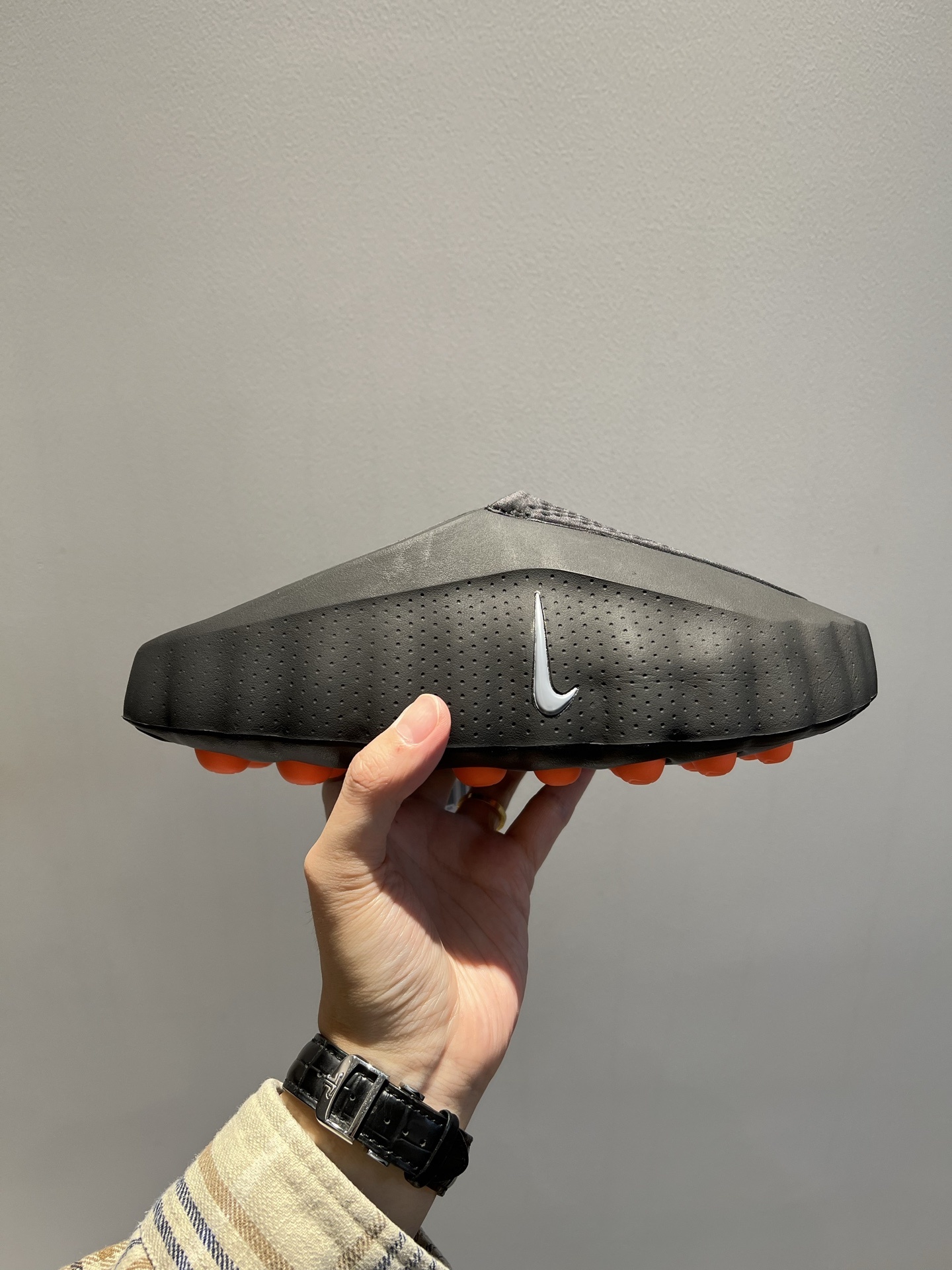 Nike Closed-Toe Slides Grey / White detail view 8