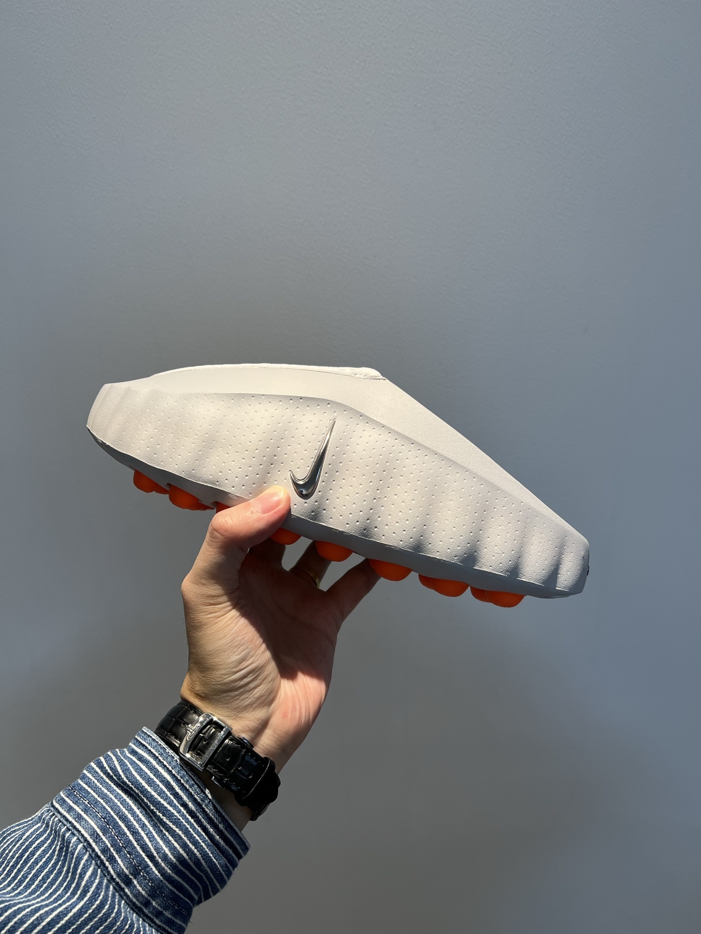 Nike Closed-Toe Slides Grey / White detail view 2