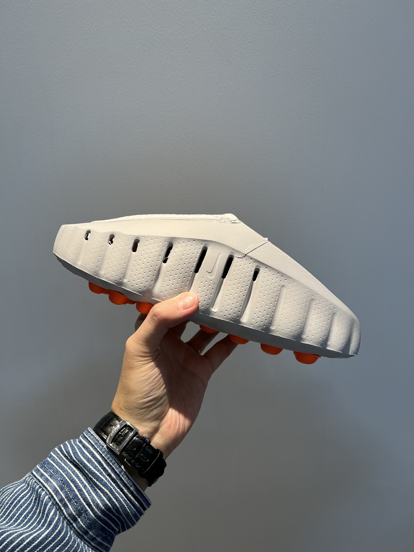 Nike Closed-Toe Slides Grey / White detail view 5