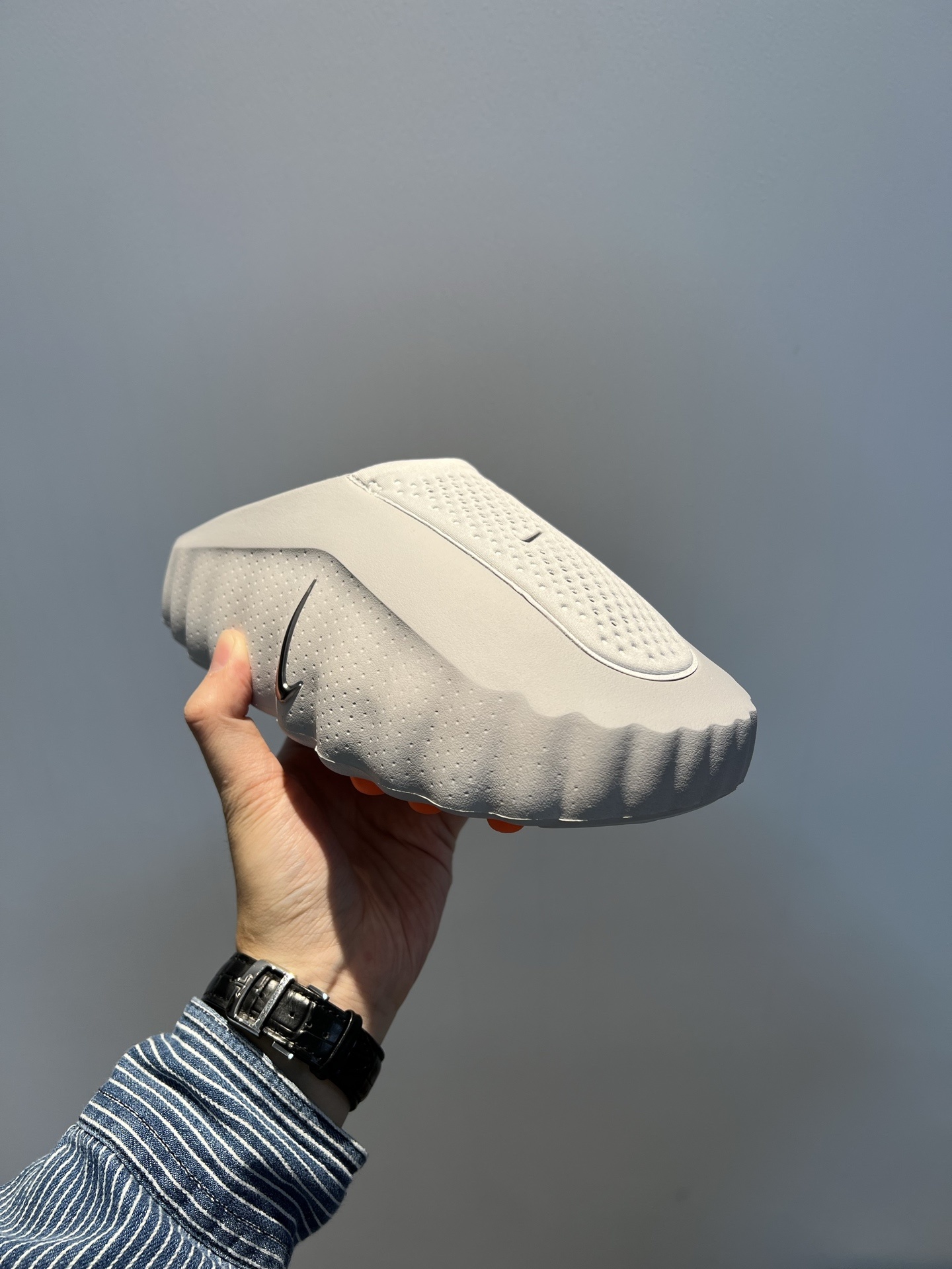 Nike Closed-Toe Slides Grey / White detail view 7