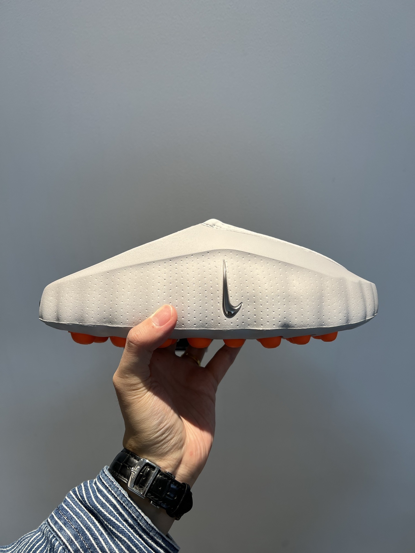 Nike Closed-Toe Slides Grey / White detail view 8