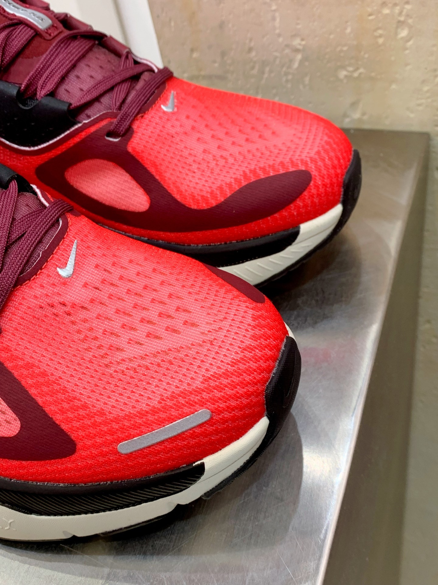 Nike Other Running Grey / Burgundy main view