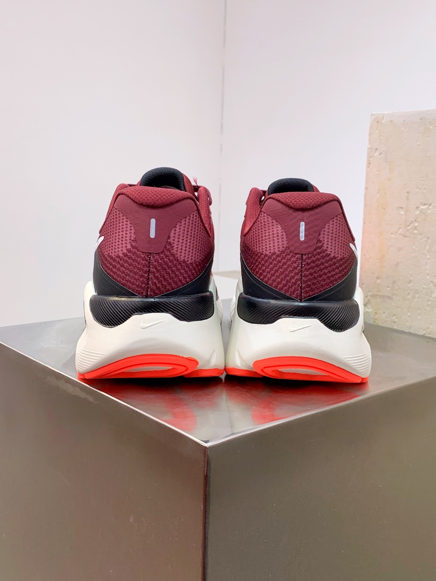 Nike Other Running Grey / Burgundy detail view 3