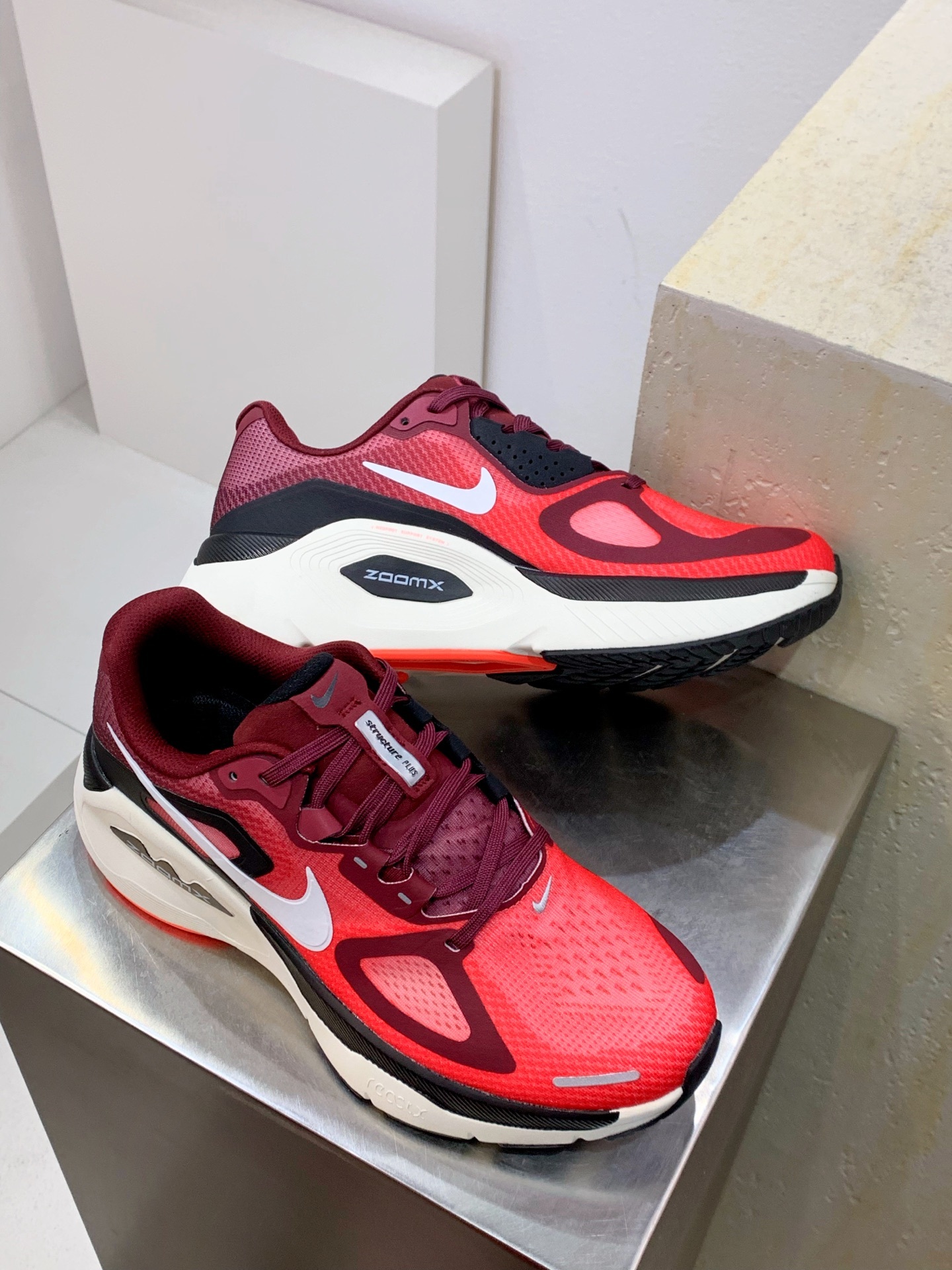 Nike Other Running Grey / Burgundy detail view 7