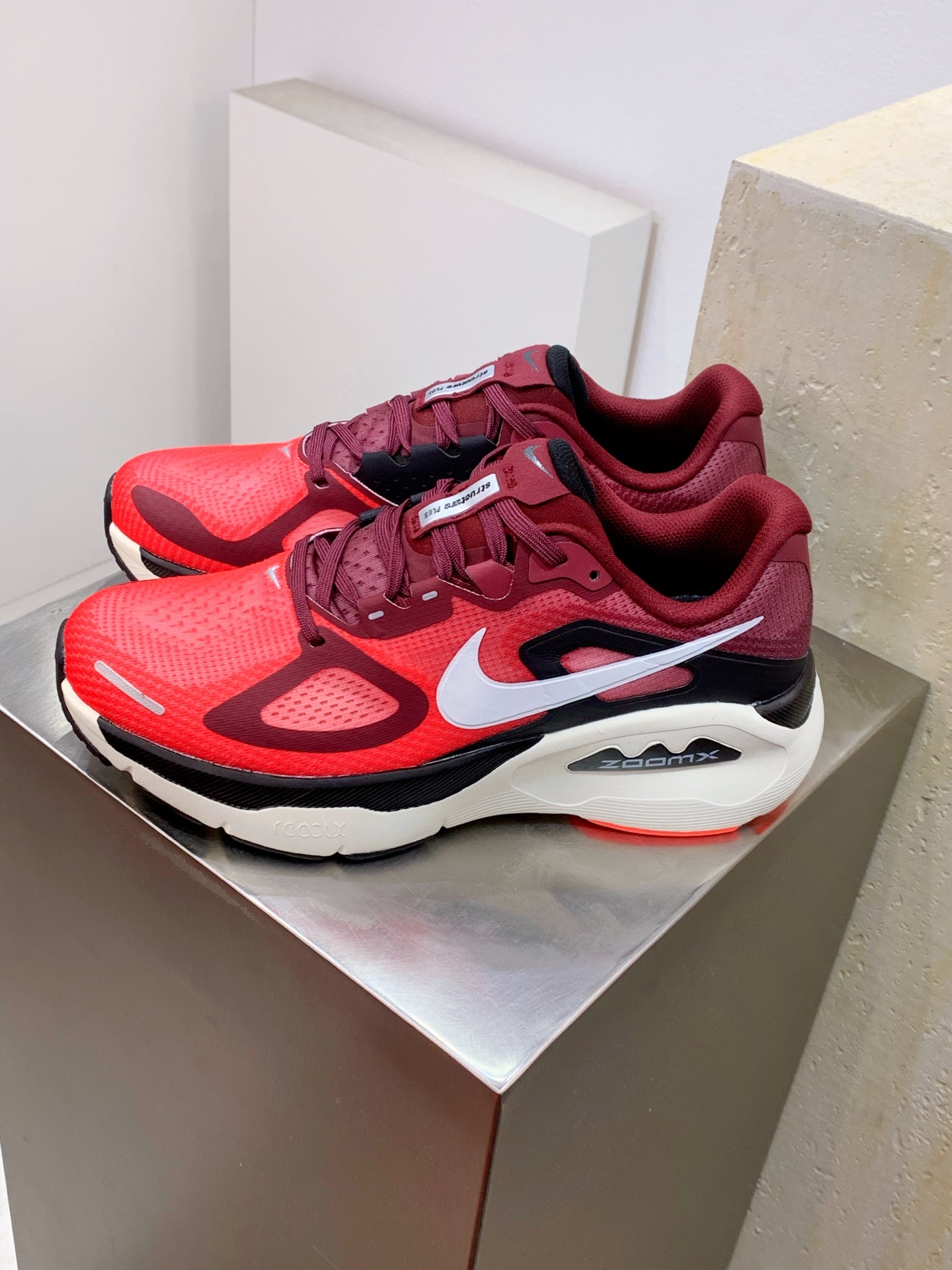 Nike Other Running Grey / Burgundy detail view 8