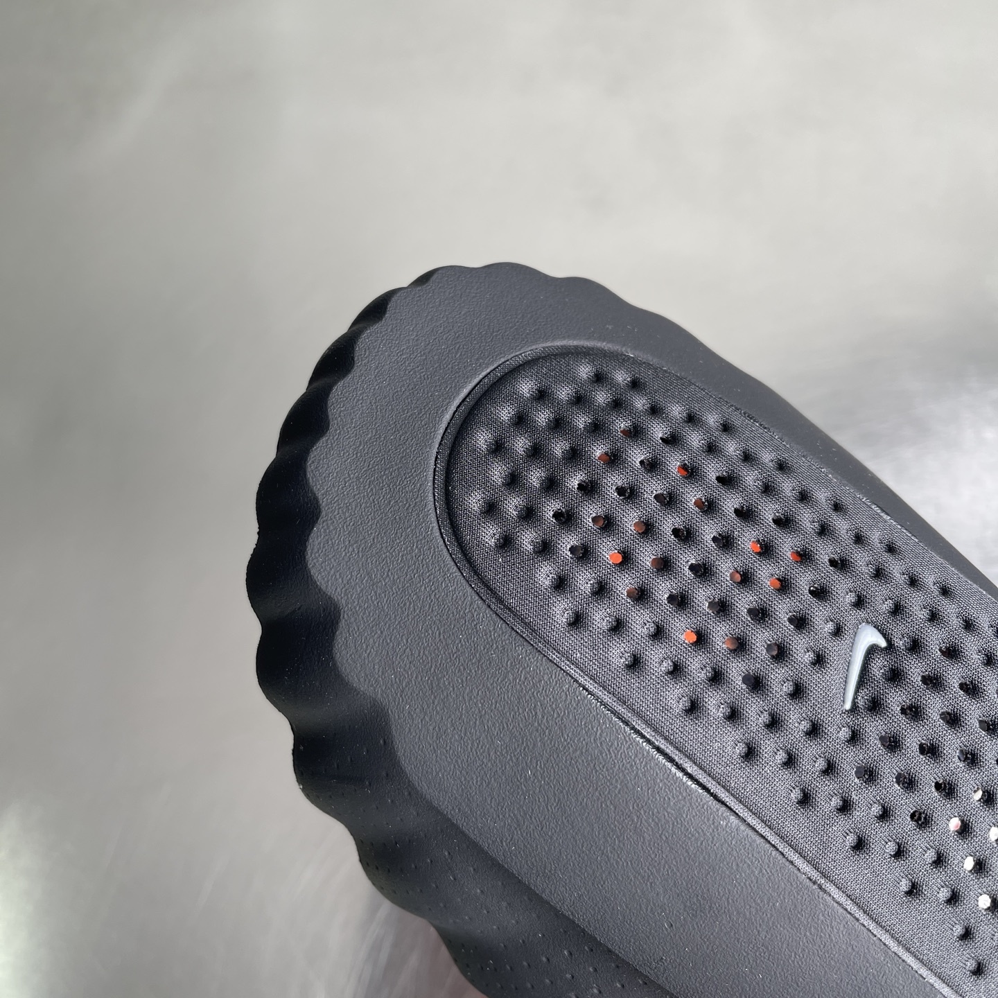 Nike Closed-Toe Slides Grey / Black detail view 4