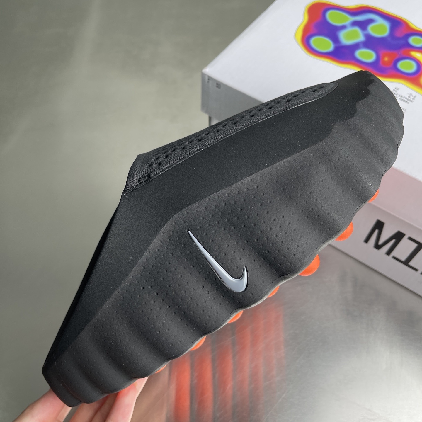 Nike Closed-Toe Slides Grey / Black detail view 5