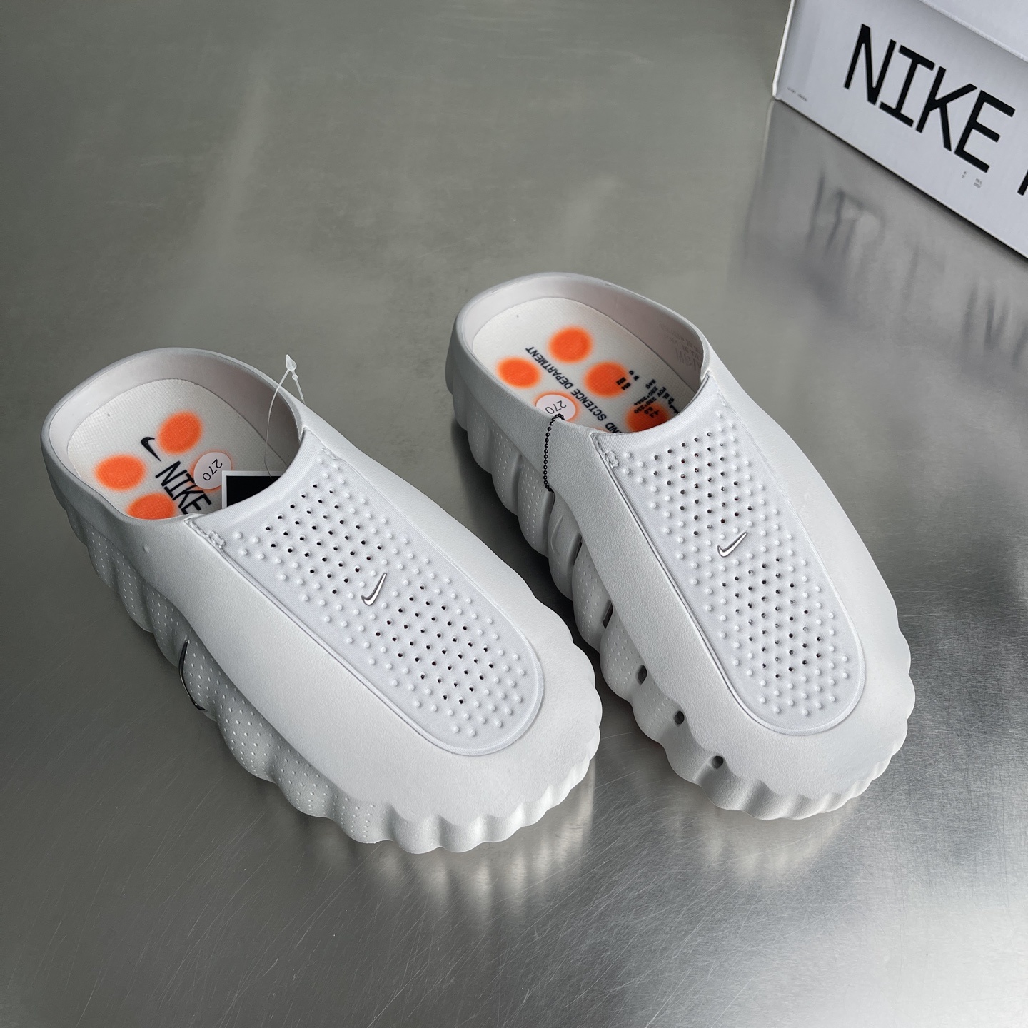 Nike Closed-Toe Slides Grey / White detail view 3