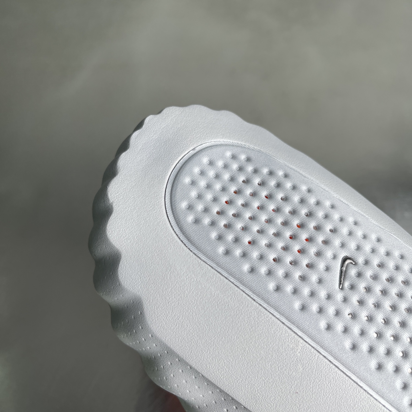 Nike Closed-Toe Slides Grey / White detail view 4