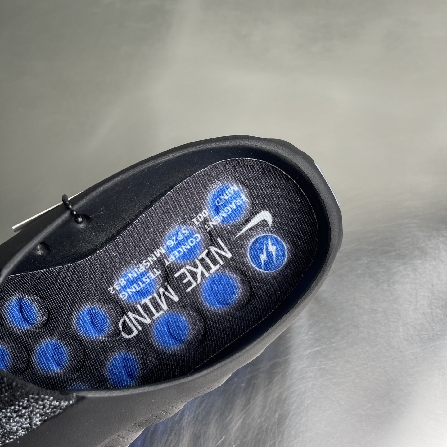 Nike Closed-Toe Slides Grey / White detail view 1