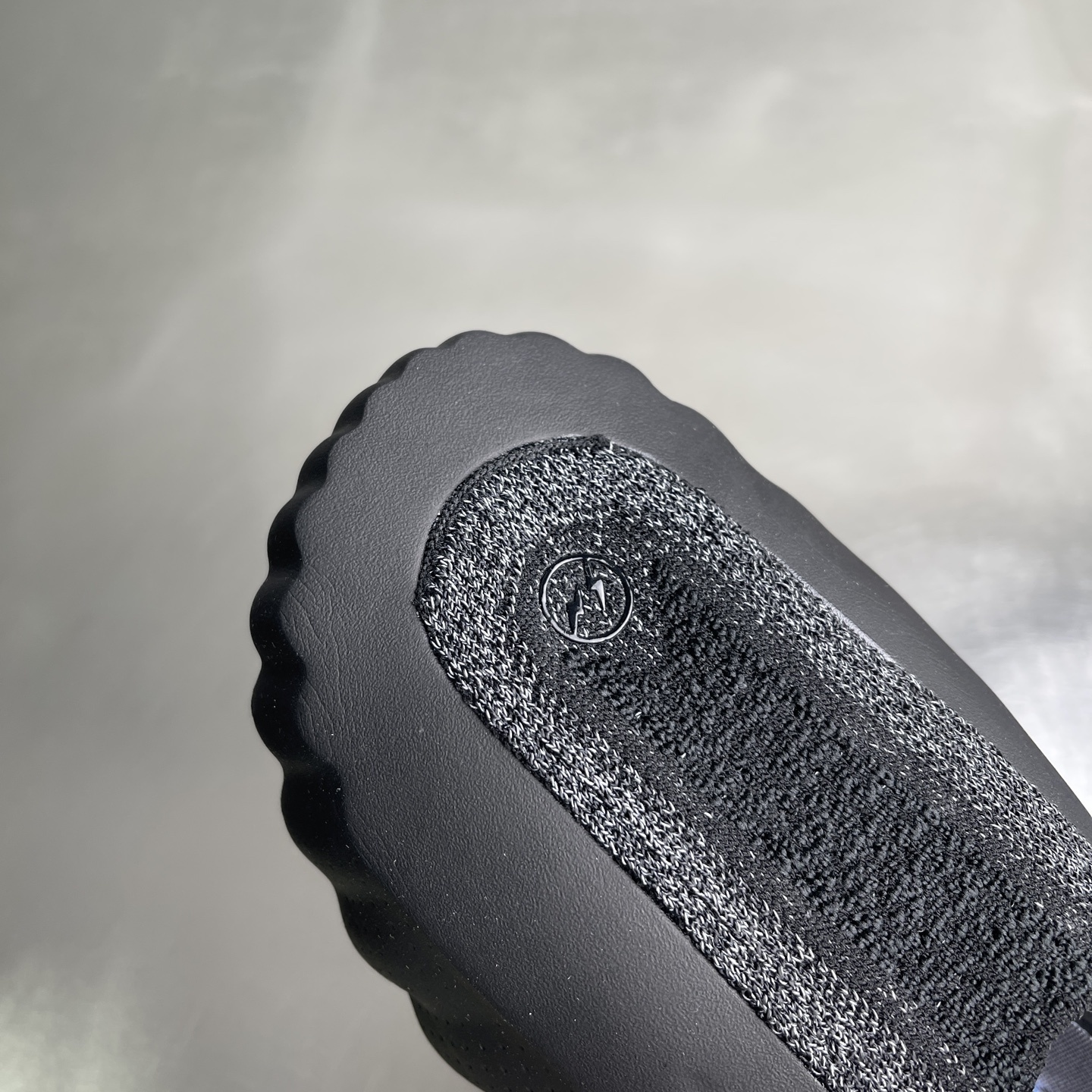 Nike Closed-Toe Slides Grey / White detail view 4