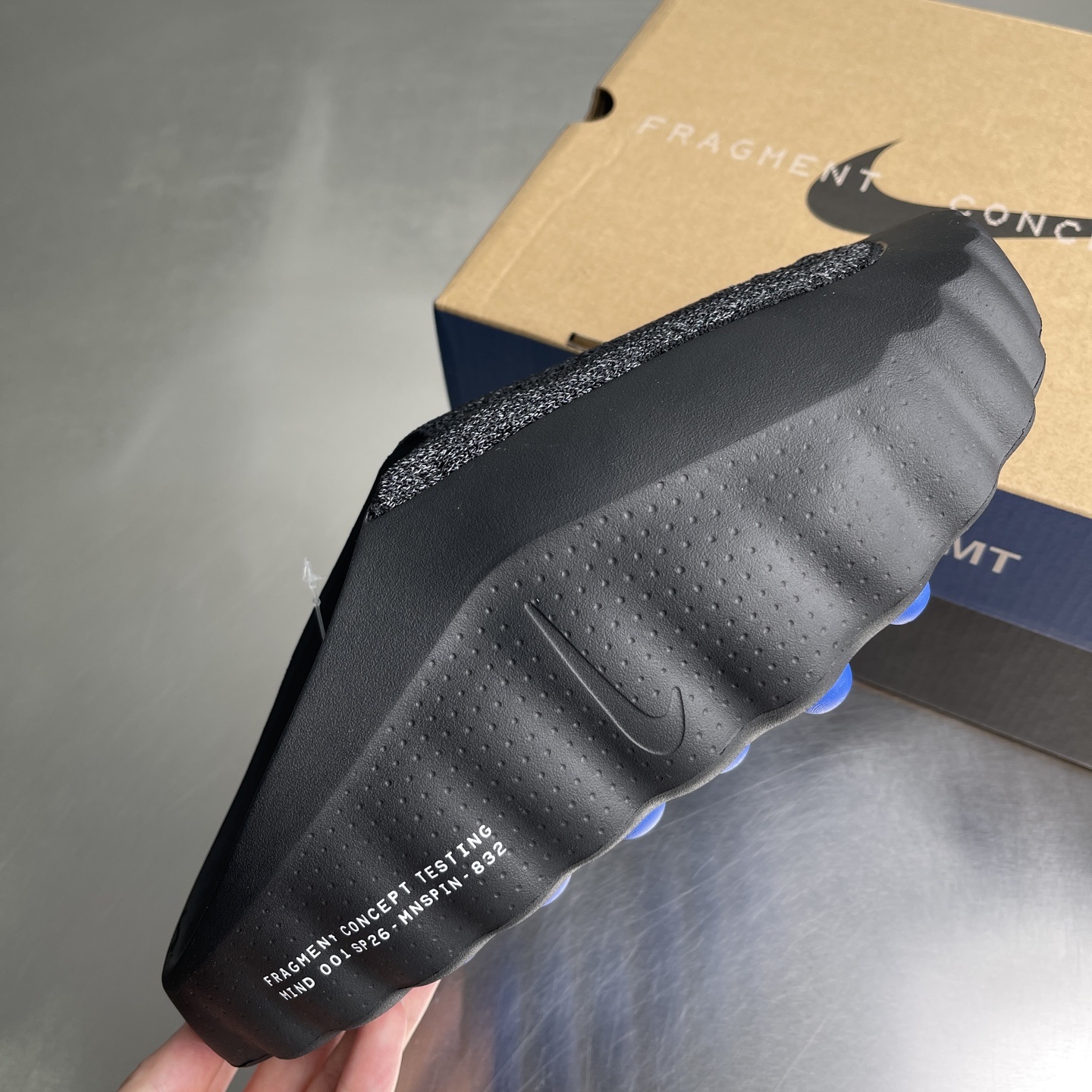 Nike Closed-Toe Slides Grey / White detail view 5