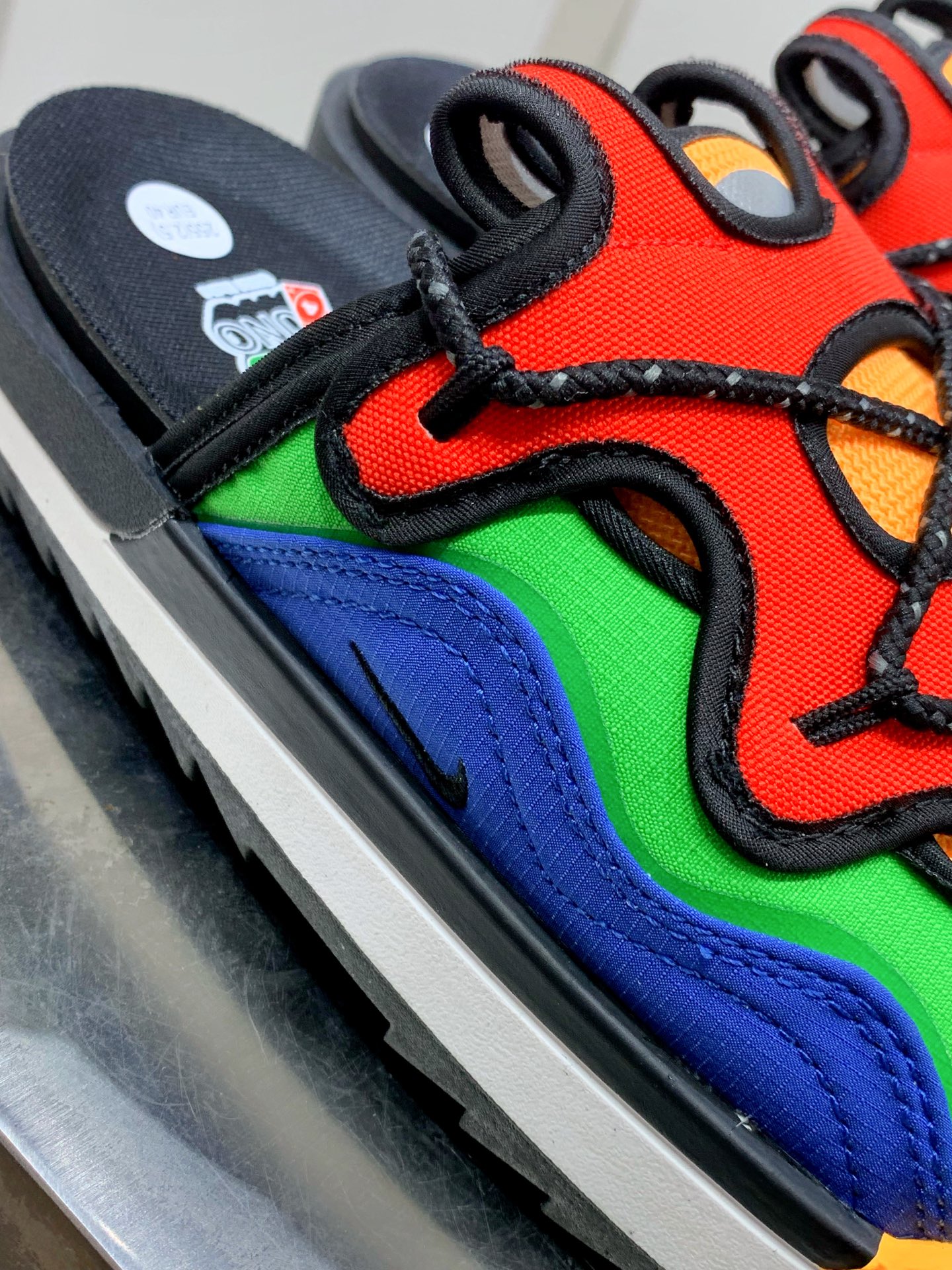 Nike Slides Black / Grey detail view 1