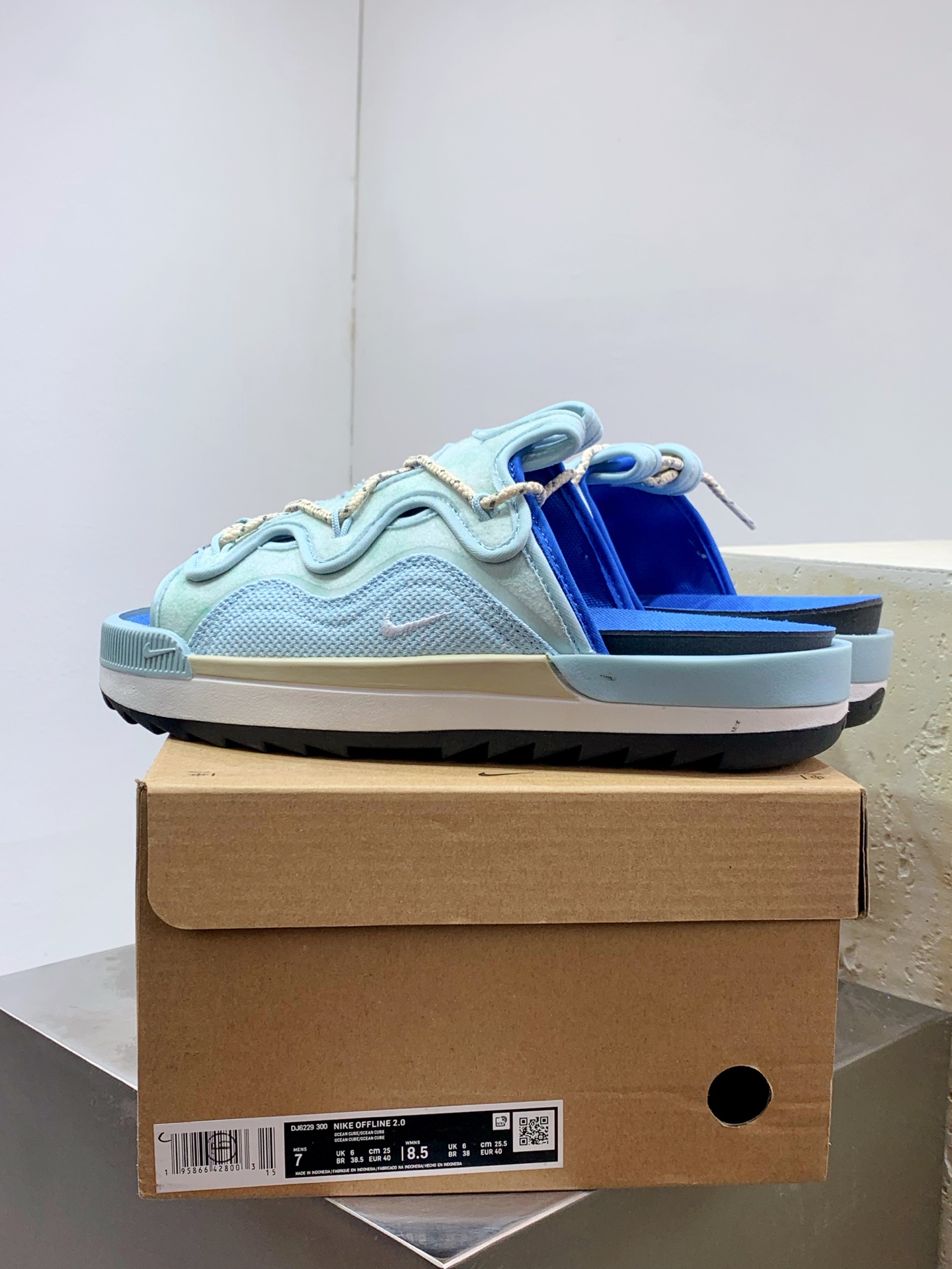 Nike Slides Blue / White detail view 4