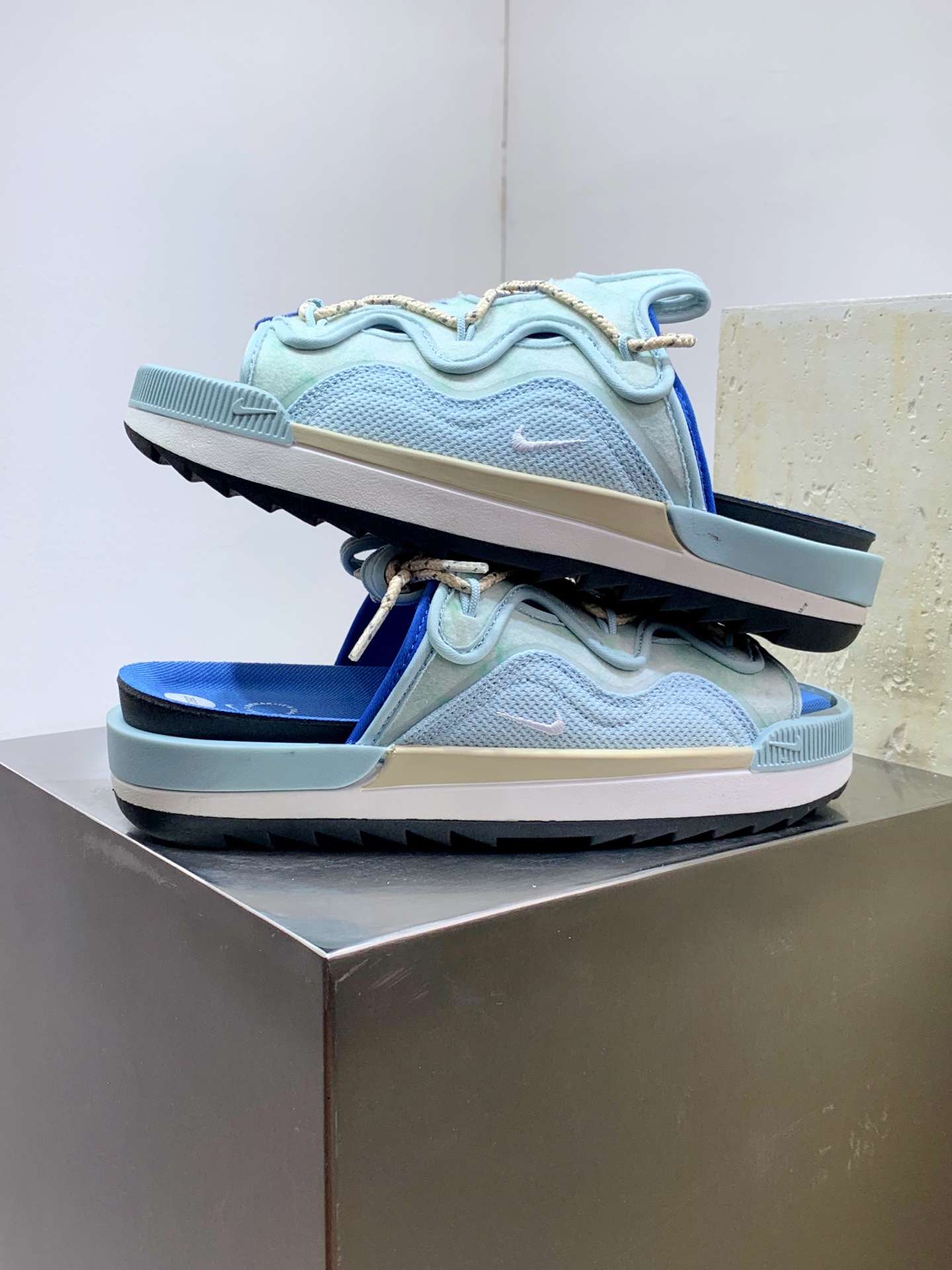 Nike Slides Blue / White detail view 5
