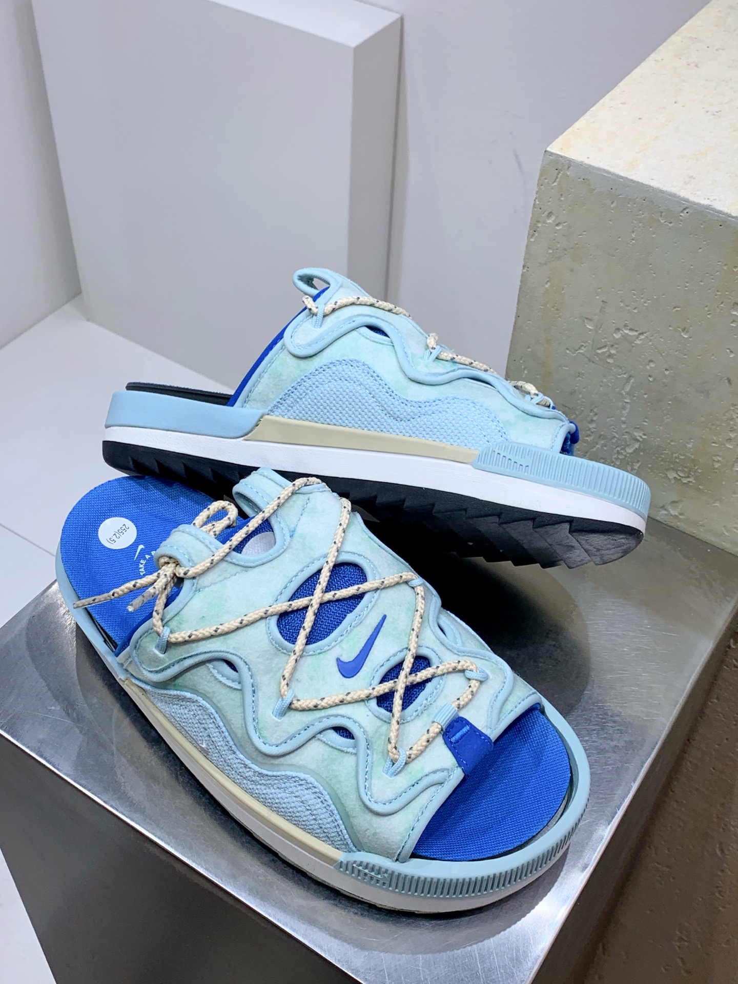 Nike Slides Blue / White detail view 7
