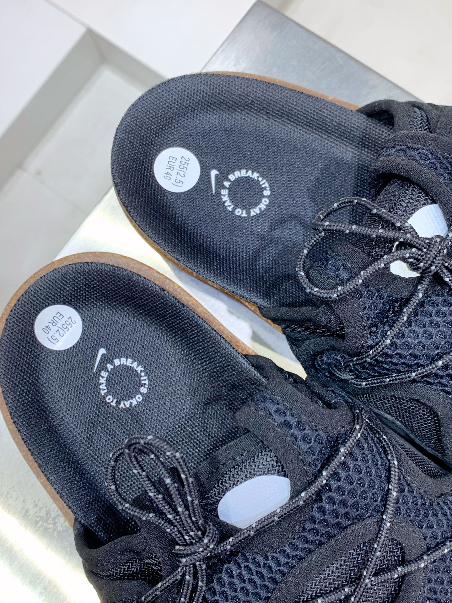 Nike Slides Grey / White detail view 2