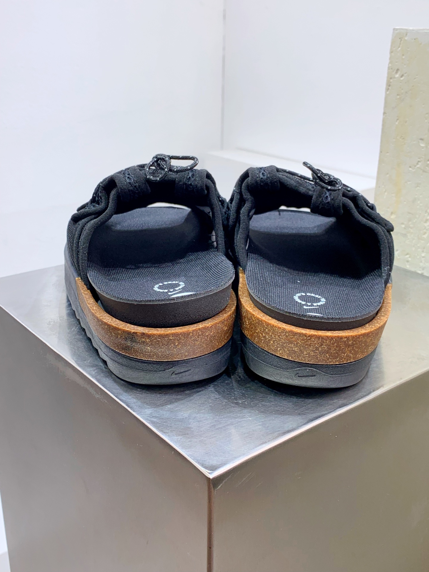 Nike Slides Grey / White detail view 3