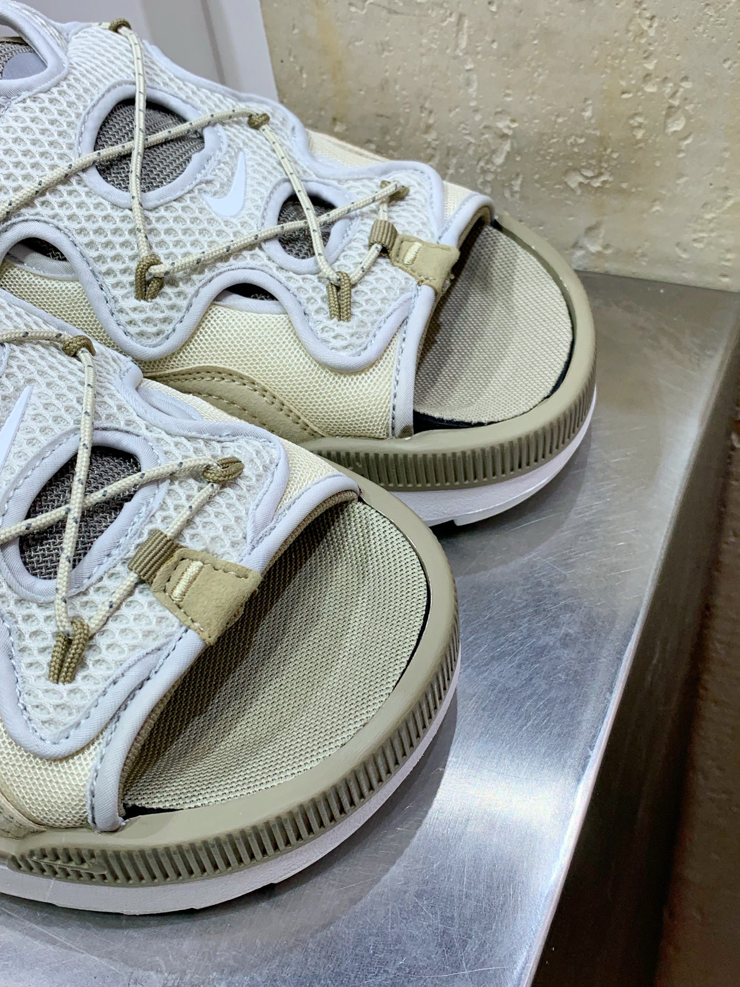 Nike Slides White / Grey main view