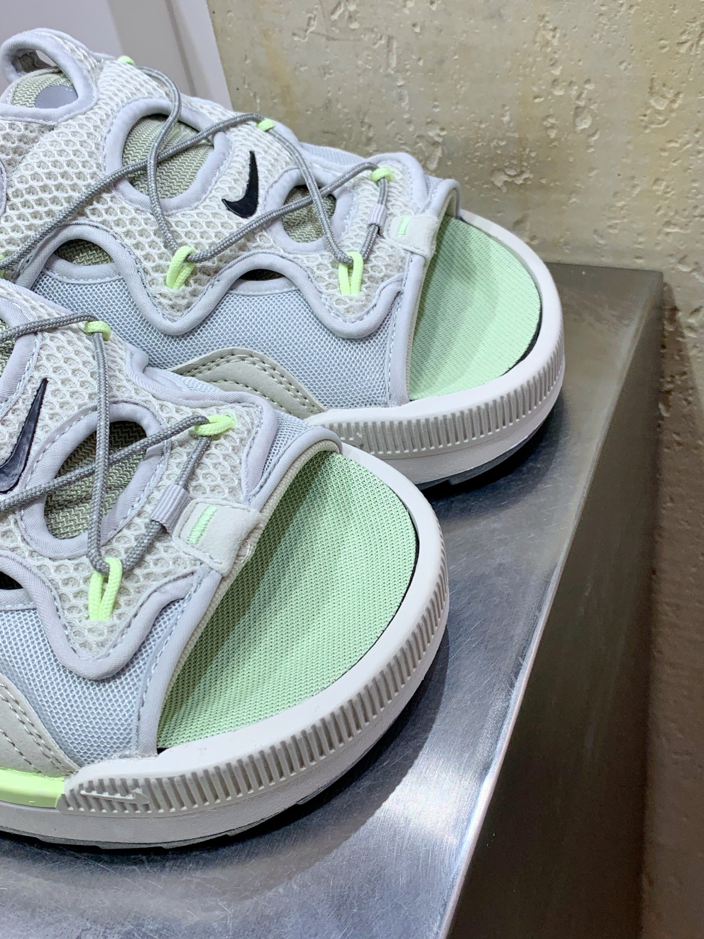 Nike Slides White / Grey main view