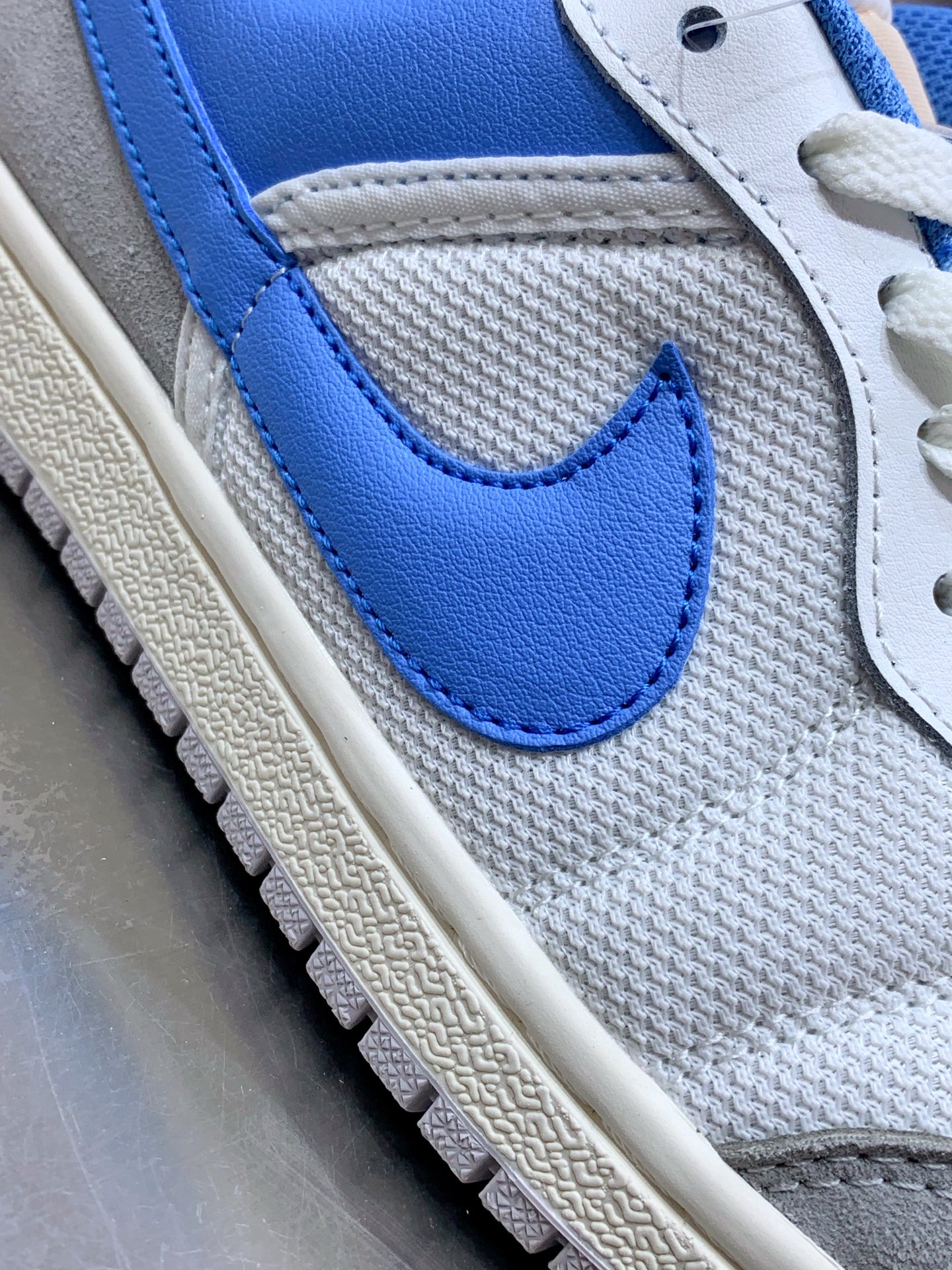 Nike Air Force 1 Low White / Grey detail view 1
