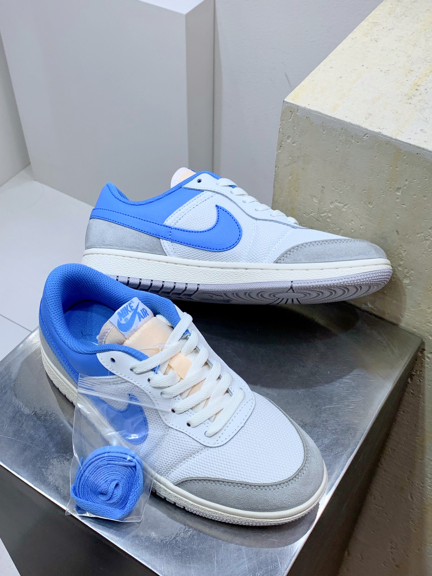 Nike Air Force 1 Low White / Grey detail view 7
