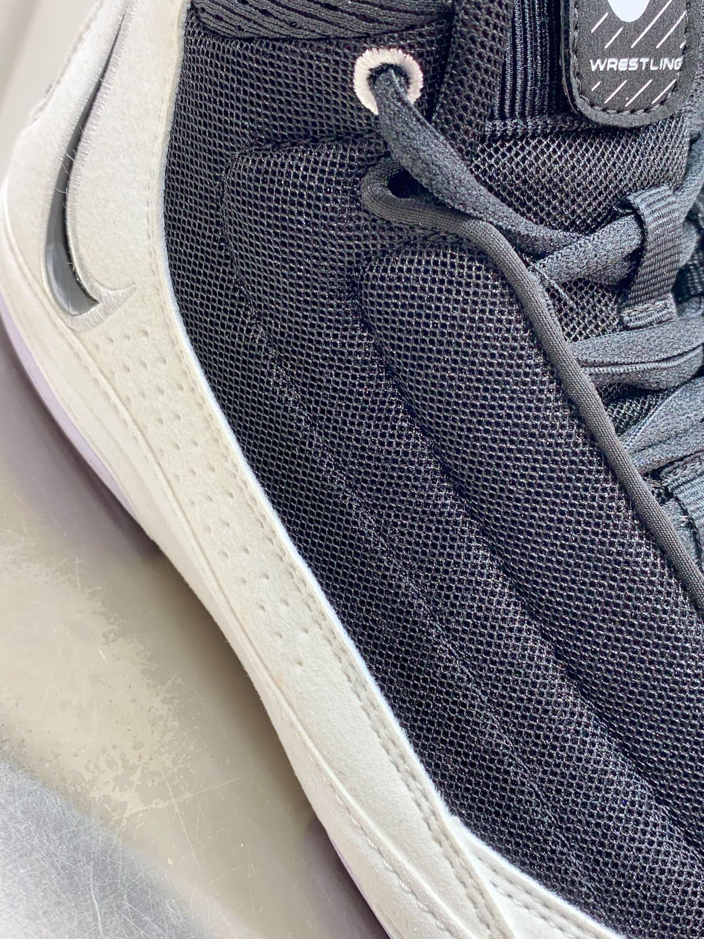 Air Jordan 1 High White / Grey detail view 1