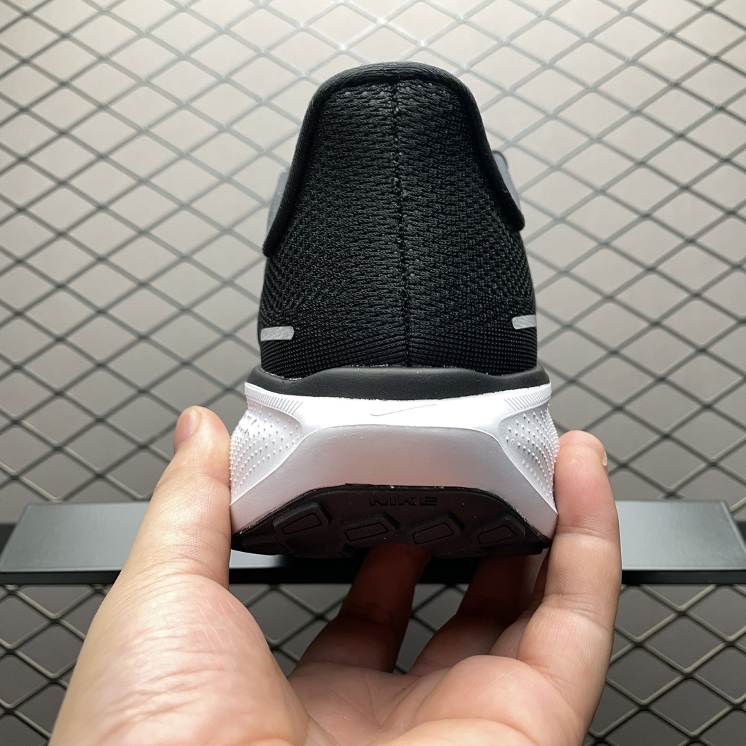 Nike FD2722-002 Running Shoes detail view 1