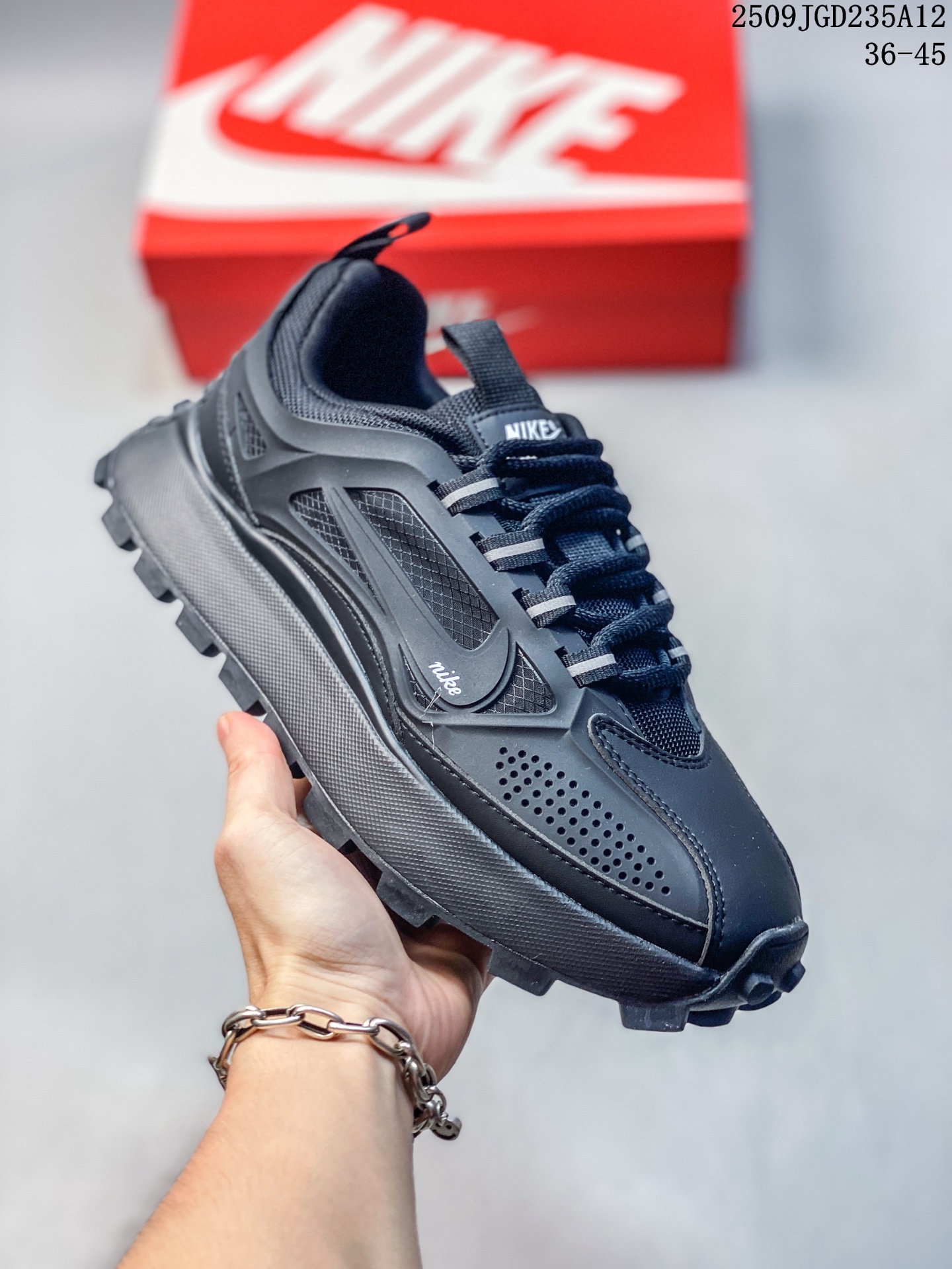 Nike DA7245-002 Running Shoes detail view 1