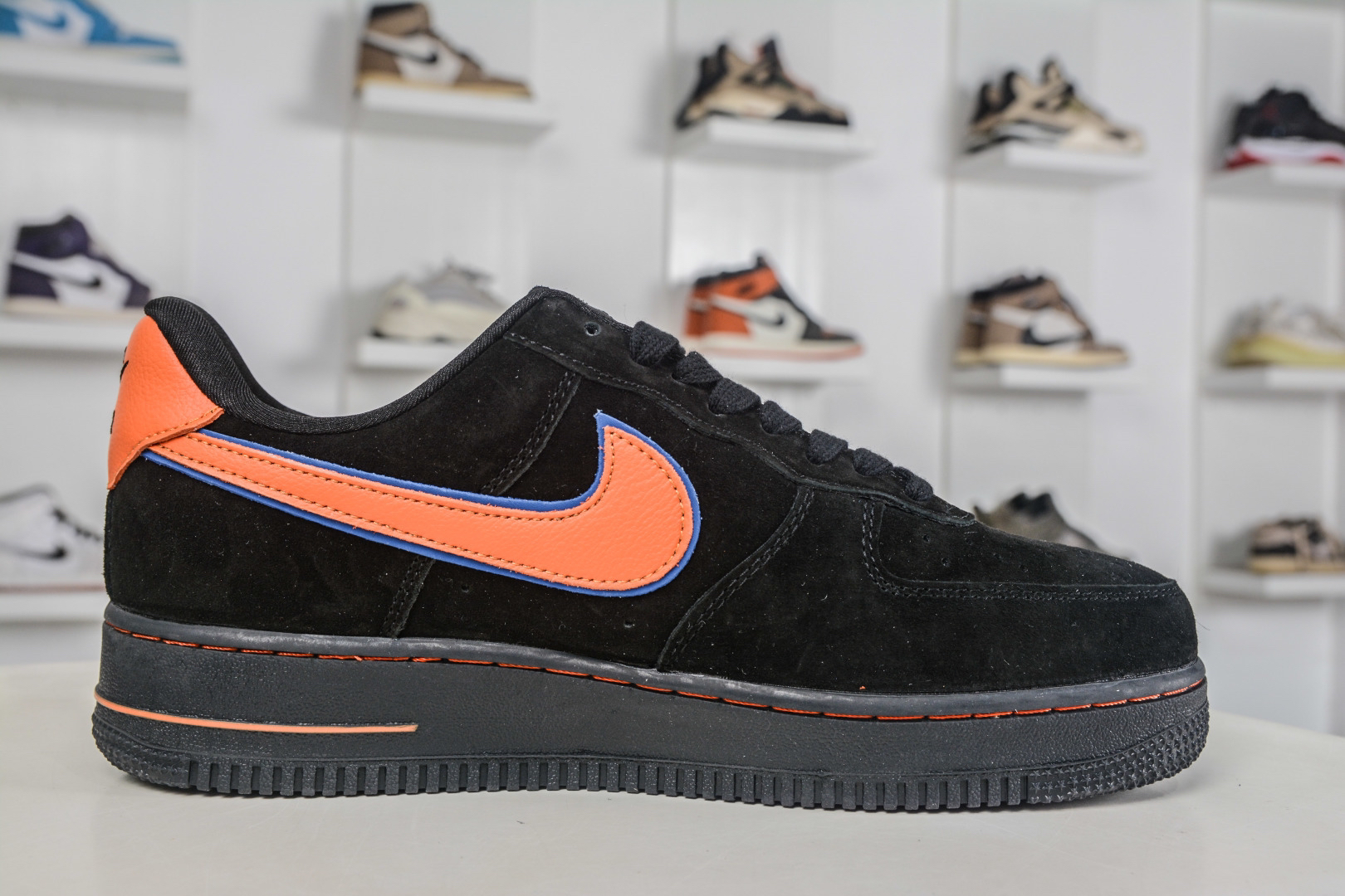 Nike Air Force 1 Sneakers Orange detail view 2