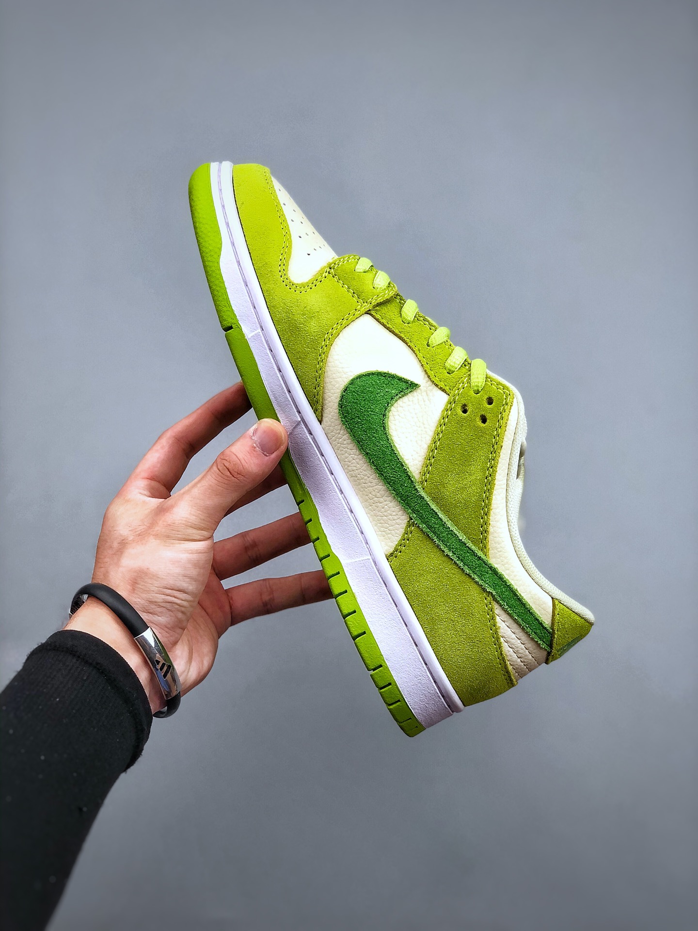 Nike Dunk Sneakers Green detail view 1