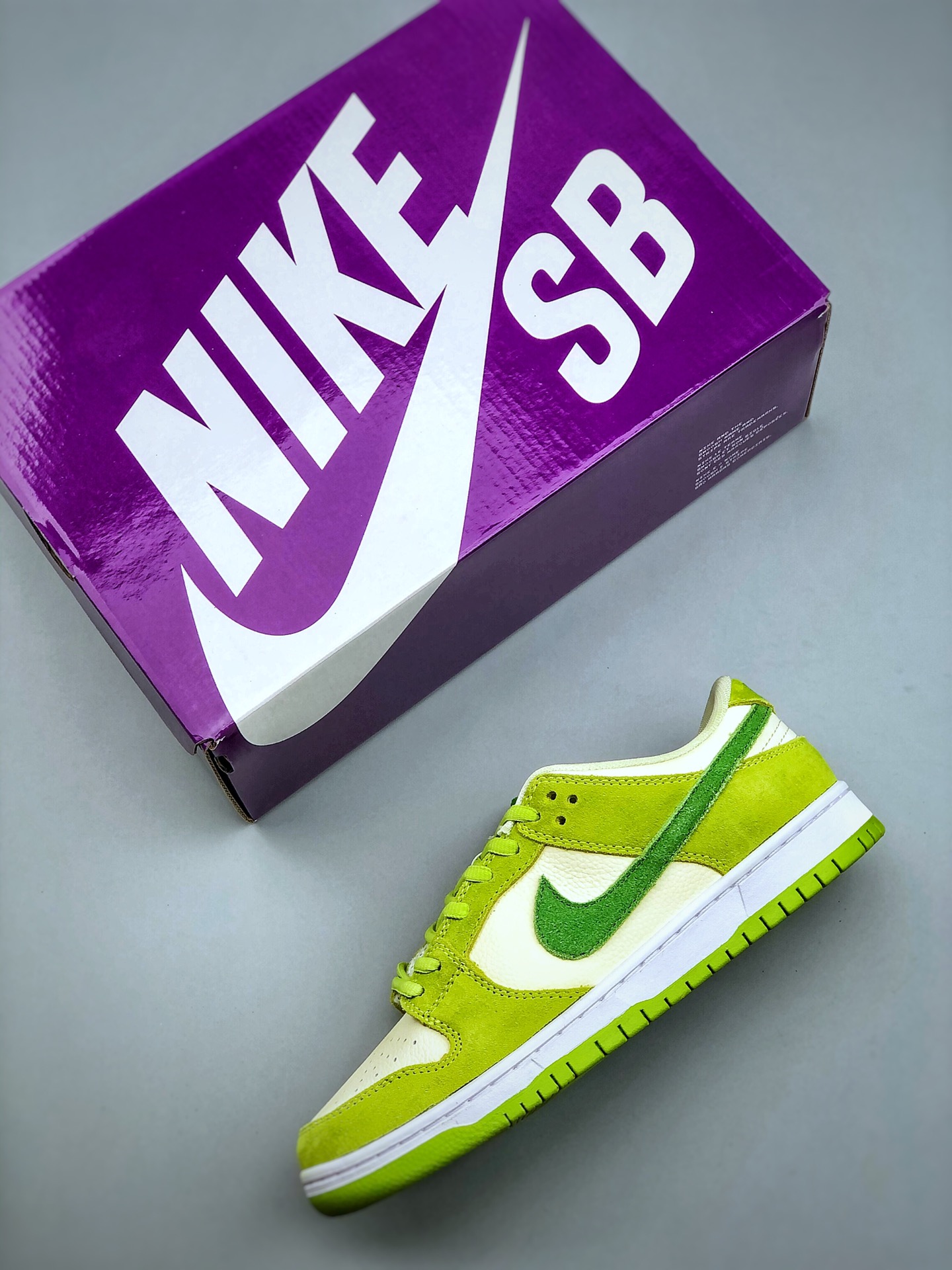 Nike Dunk Sneakers Green detail view 2