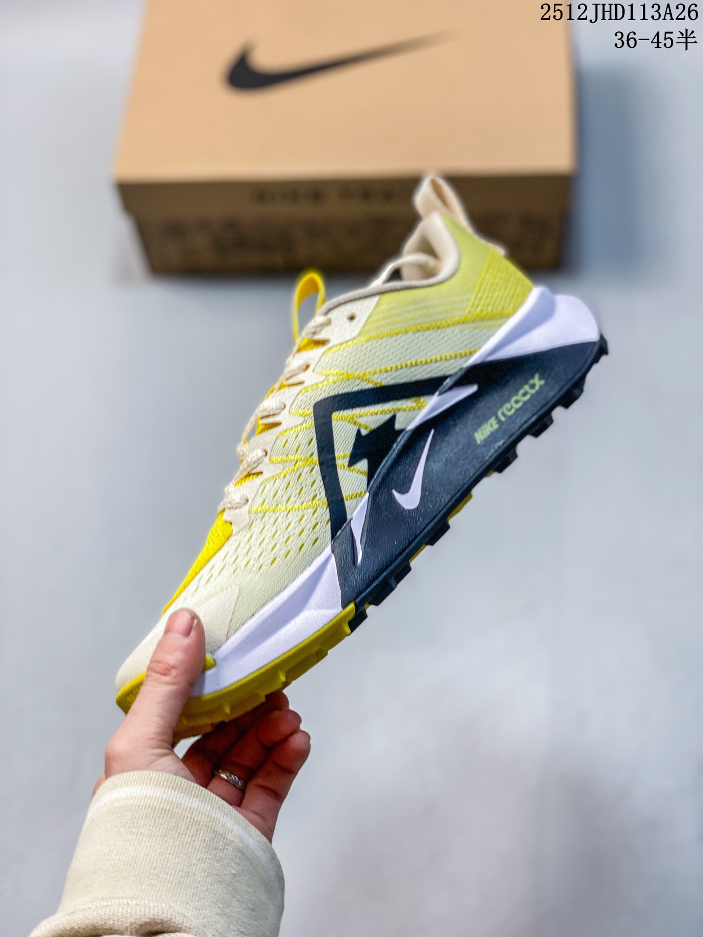 Nike FV2338-005 Running Shoes detail view 2