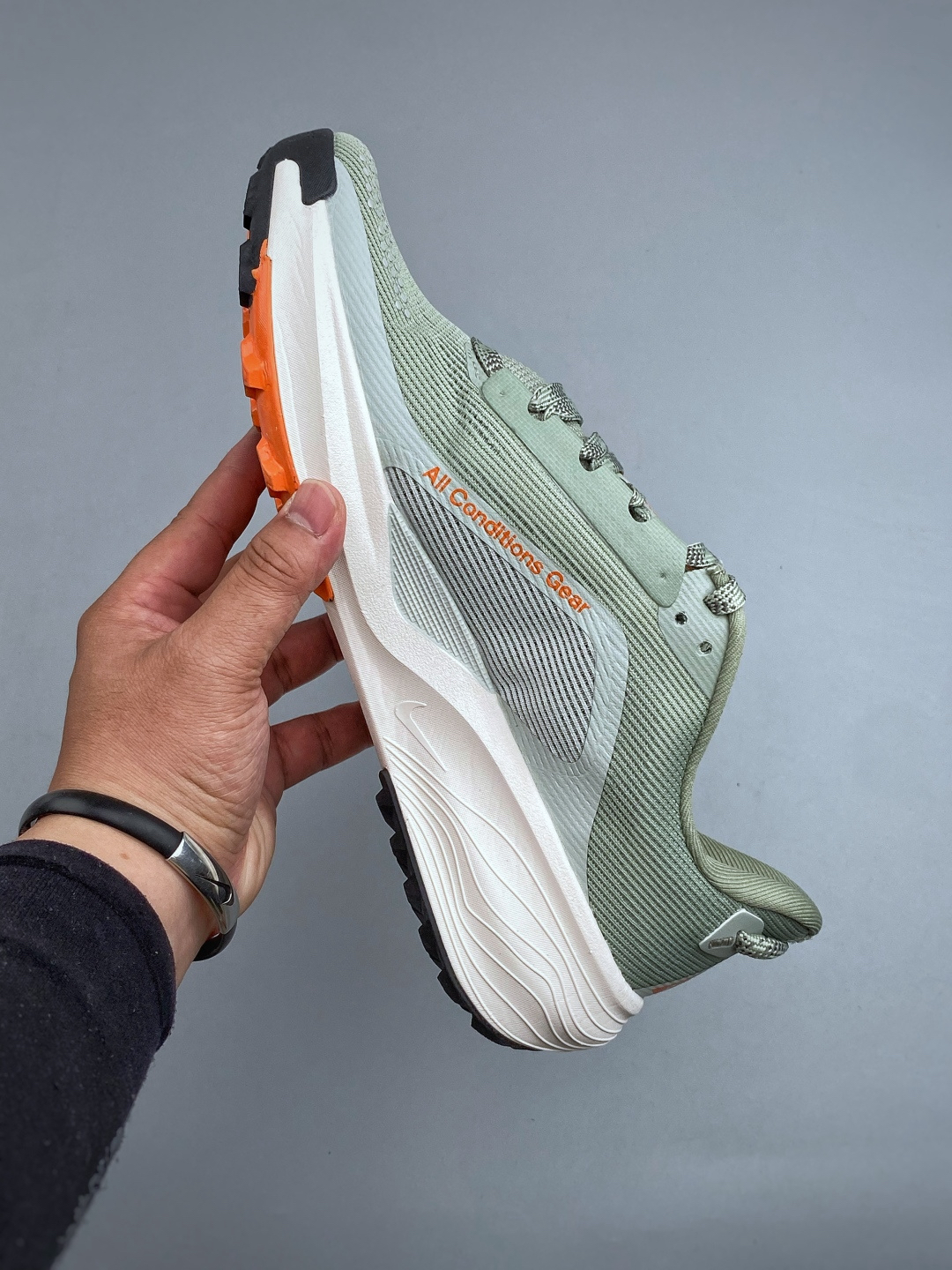 Nike HV8116 310 Running Shoes detail view 1