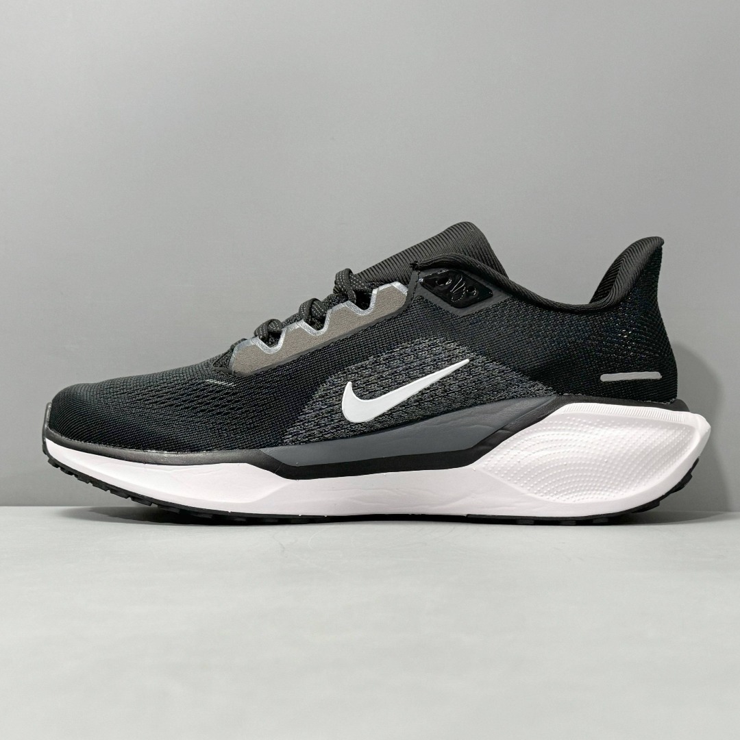 Nike P125 Running Shoes Black detail view 1