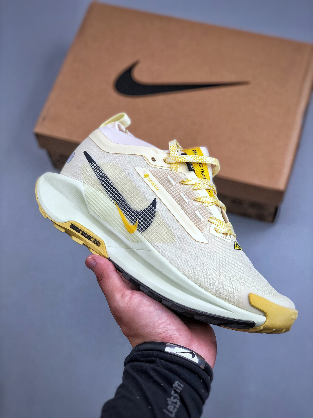 Nike FQ0908-700 Running Shoes main view