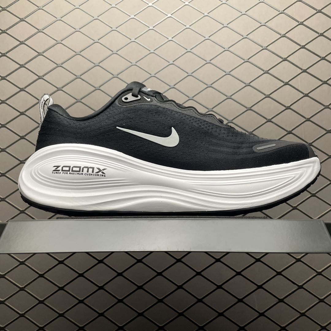 Nike HV8150-002 Running Shoes detail view 2