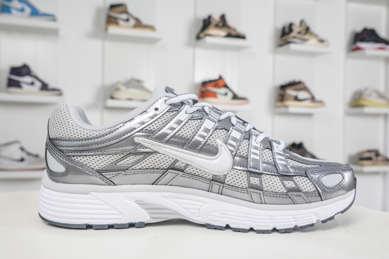 Nike IO3496 001 Running Shoes detail view 2