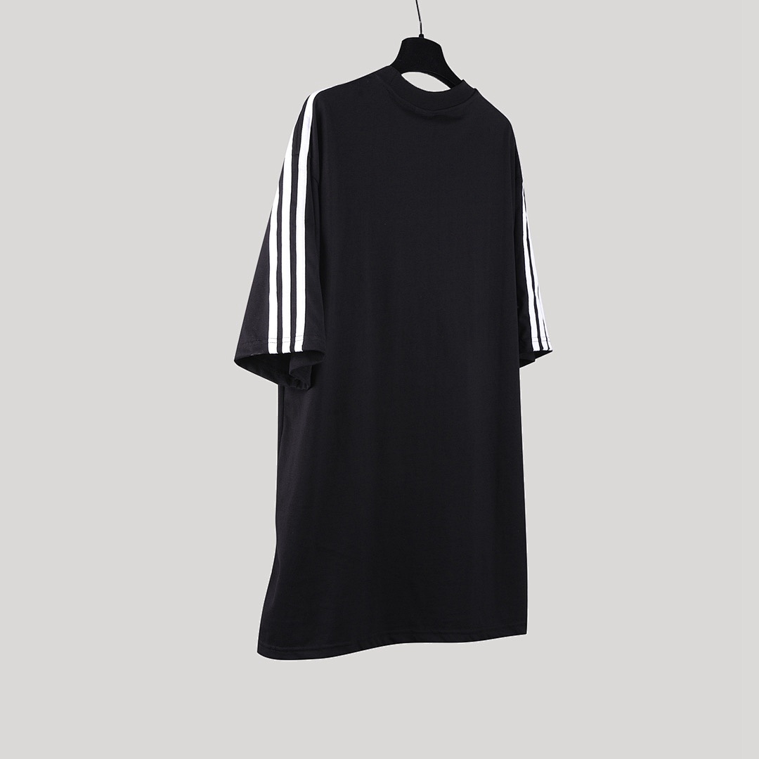 Balenciaga T-Shirt Style 003 detail view 1