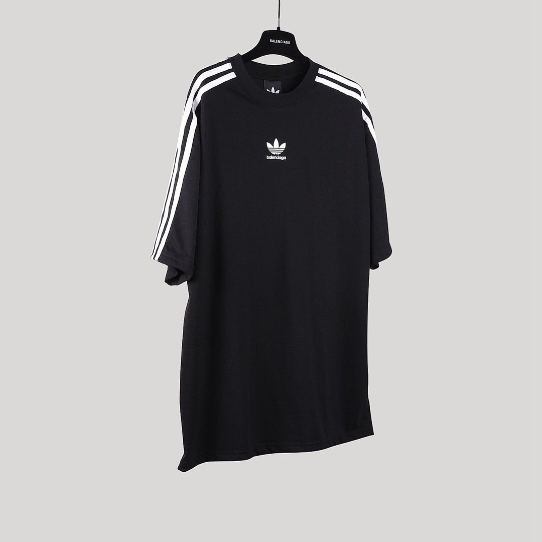 Balenciaga T-Shirt Style 003 detail view 2