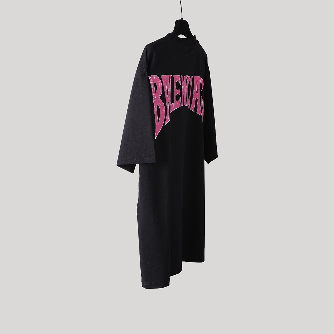 Balenciaga T-Shirt Style 004 detail view 2