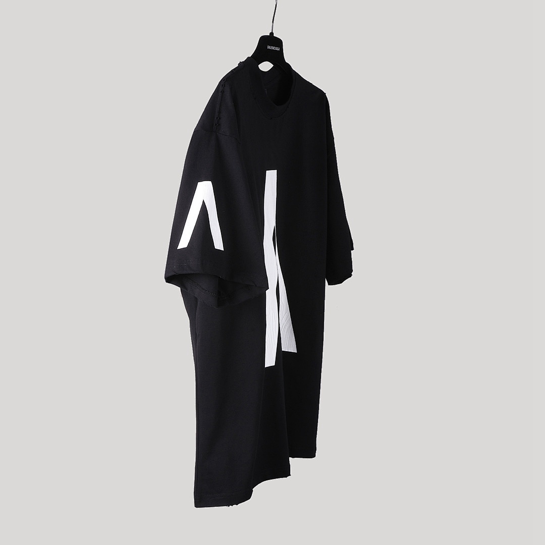 Balenciaga T-Shirt Style 010 detail view 3