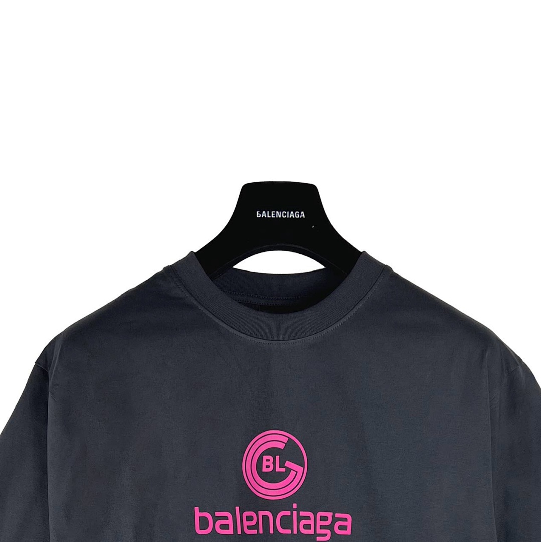 Balenciaga T-Shirt Style 024 detail view 1