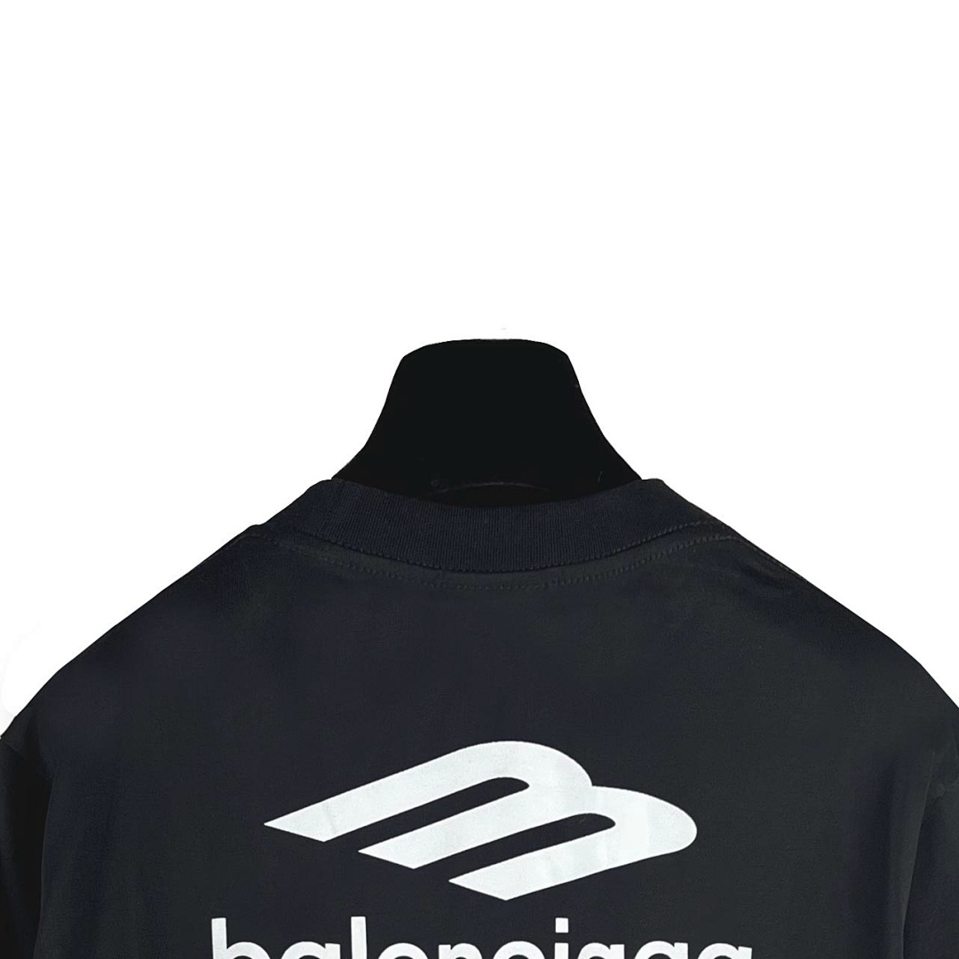 Balenciaga T-Shirt Style 027 detail view 2