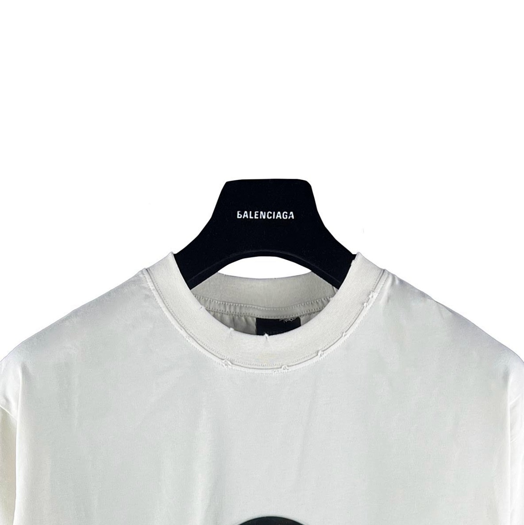 Balenciaga T-Shirt Style 032 detail view 2
