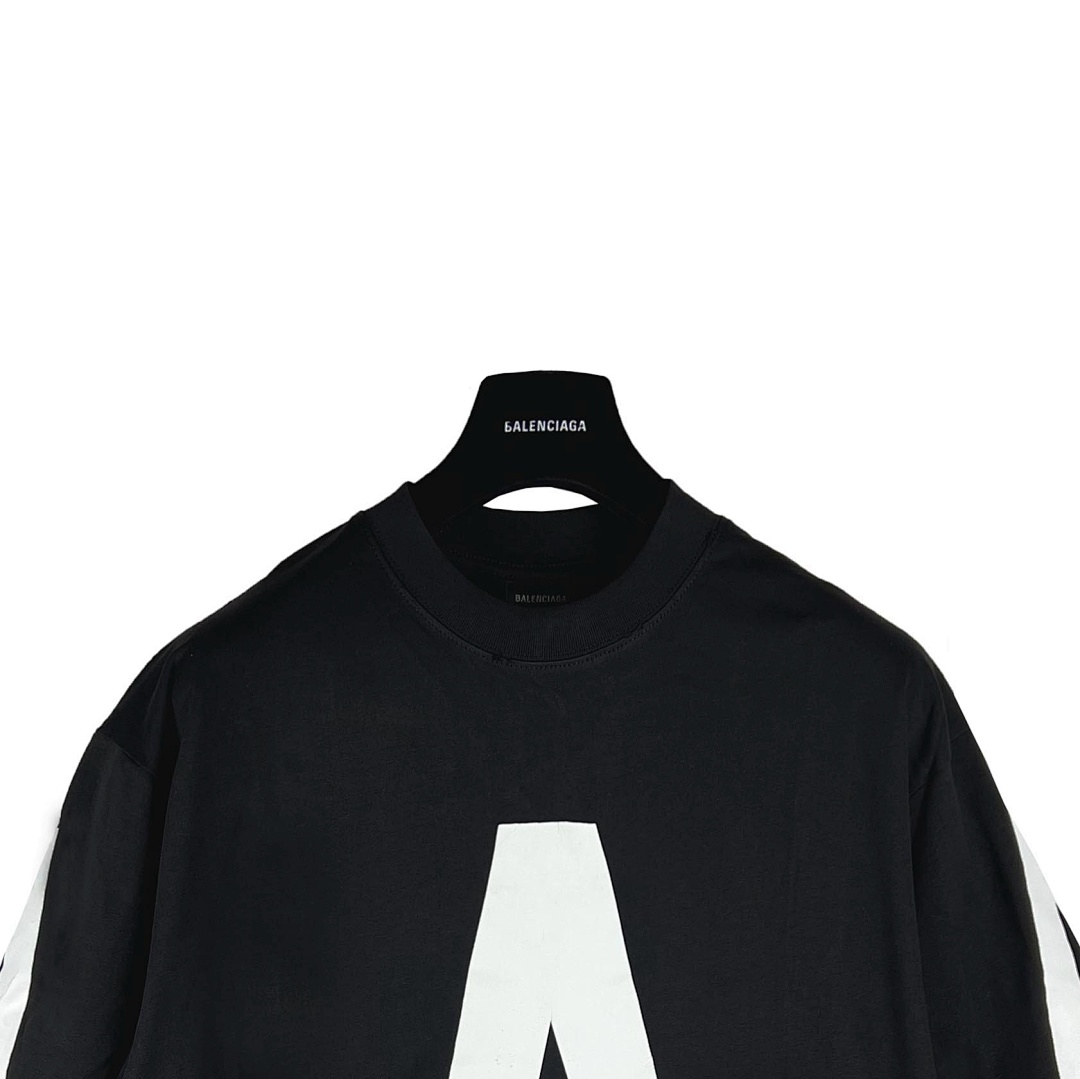 Balenciaga T-Shirt Style 034 detail view 3