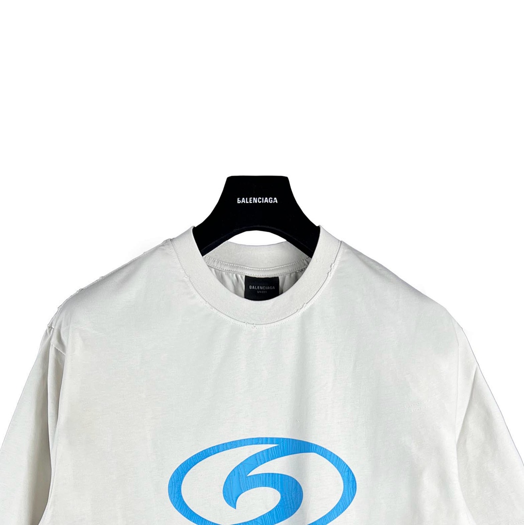 Balenciaga T-Shirt Style 040 detail view 2