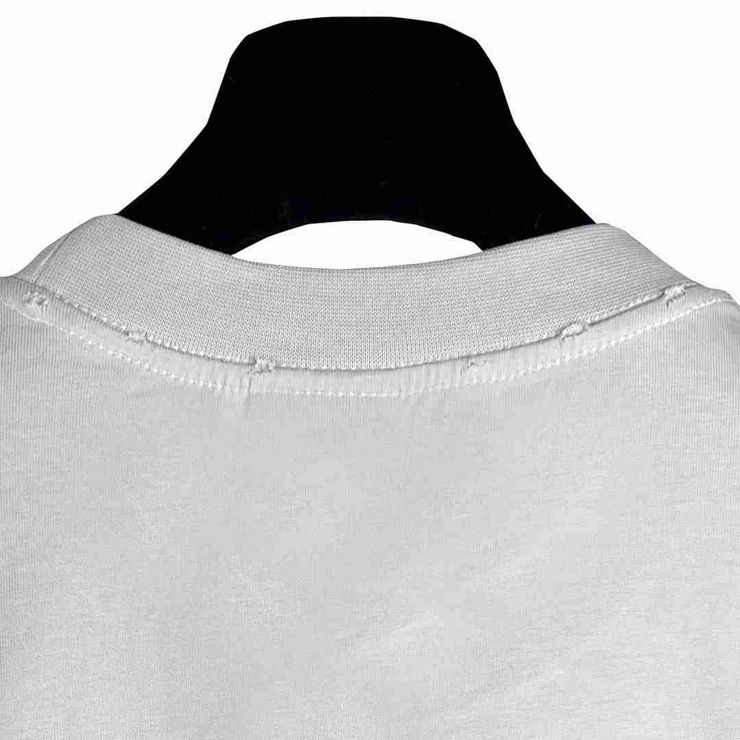 Balenciaga T-Shirt Style 040 detail view 5