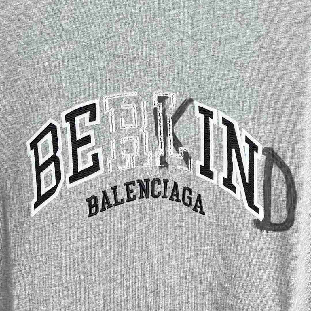 Balenciaga T-Shirt Style 044 detail view 2